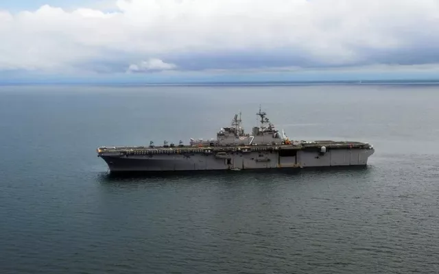 Embarcación rápida en el mar durante un operativo de intercepción.
