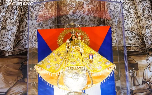 Representación artística de la Virgen de la Caridad del Cobre, patrona de Cuba.