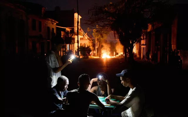 Imagen representativa de un apagón que simboliza la crisis sistémica y las dificultades económicas en Cuba.