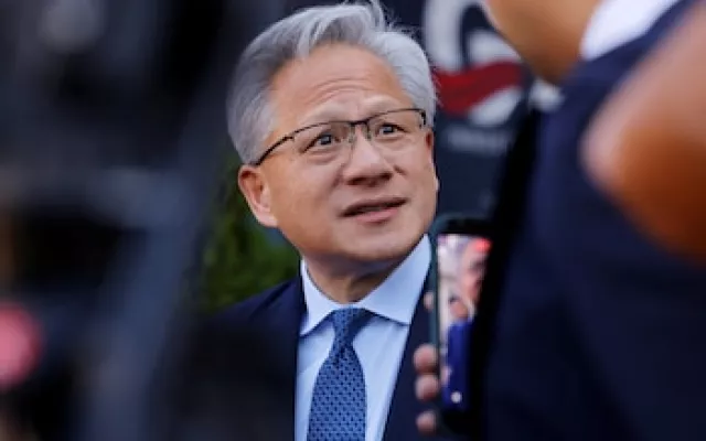 Jensen Huang, CEO de Nvidia, durante una presentación relacionada con inteligencia artificial.