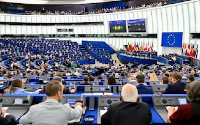 Sede del Parlamento Europeo en Estrasburgo durante una sesión parlamentaria.