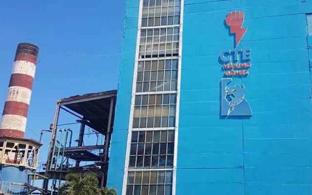 Vista exterior de la Central Termoeléctrica Máximo Gómez Báez en Mariel.