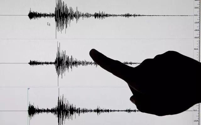 Personas siendo evacuadas tras el sismo en República Dominicana