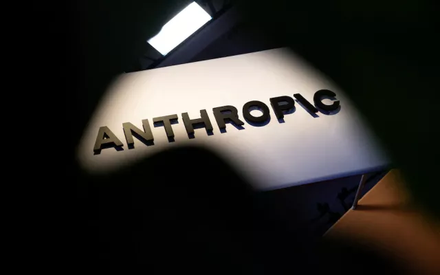 Anthropic decidió desconectar de internet a sus agentes de IA al darse cuenta que estaban hackeando webs