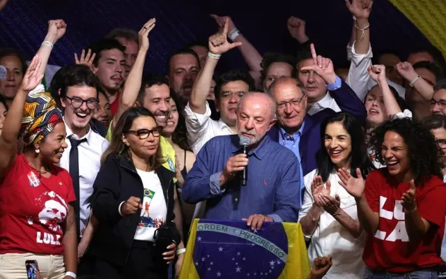 El presidente de Brasil Luiz Inácio Lula da Silva durante una intervención pública tras su victoria electoral.