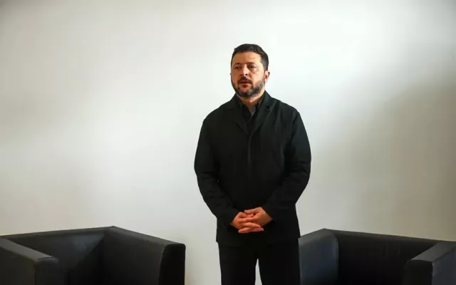Volodímir Zelenski durante una intervención pública ante la prensa.